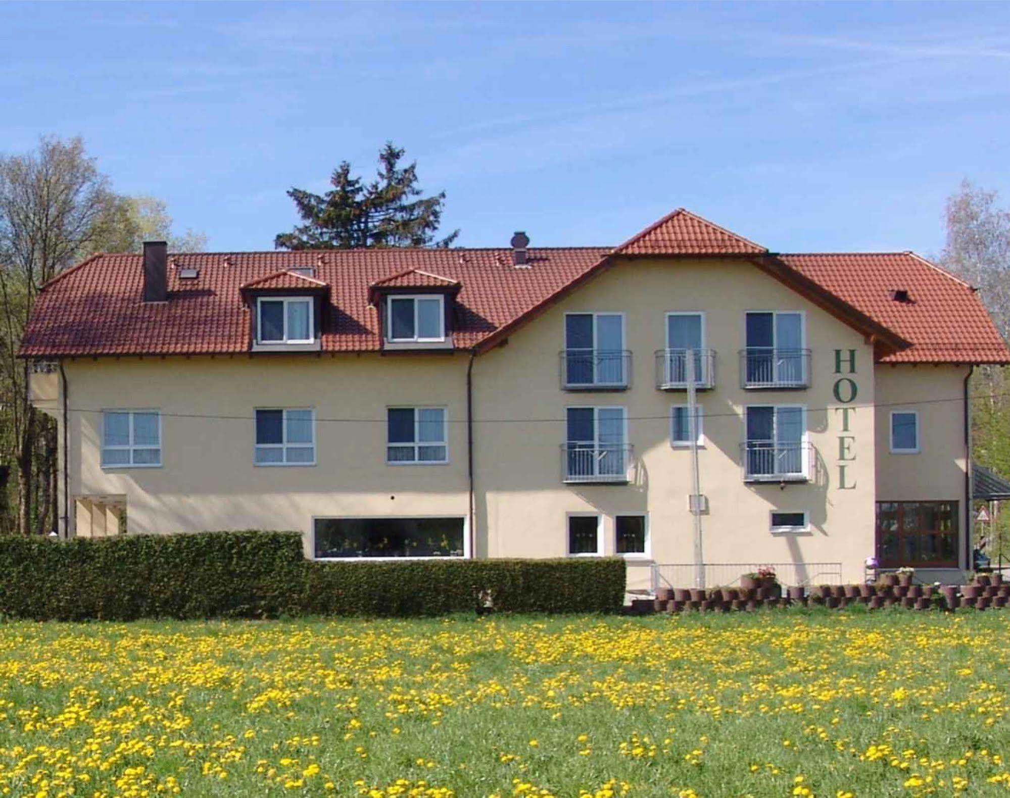 Hotel & Restaurant Dornweiler Hof Illertissen Exterior foto